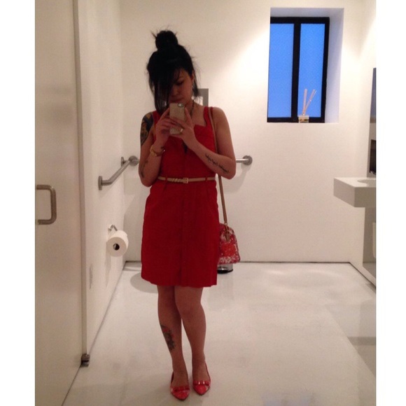 Meet Your Posher, Laura! - Picture 4 of 6